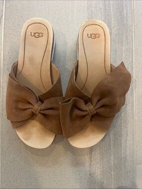 UGG Women’s Chestnut Suede Bow Slide Sandals